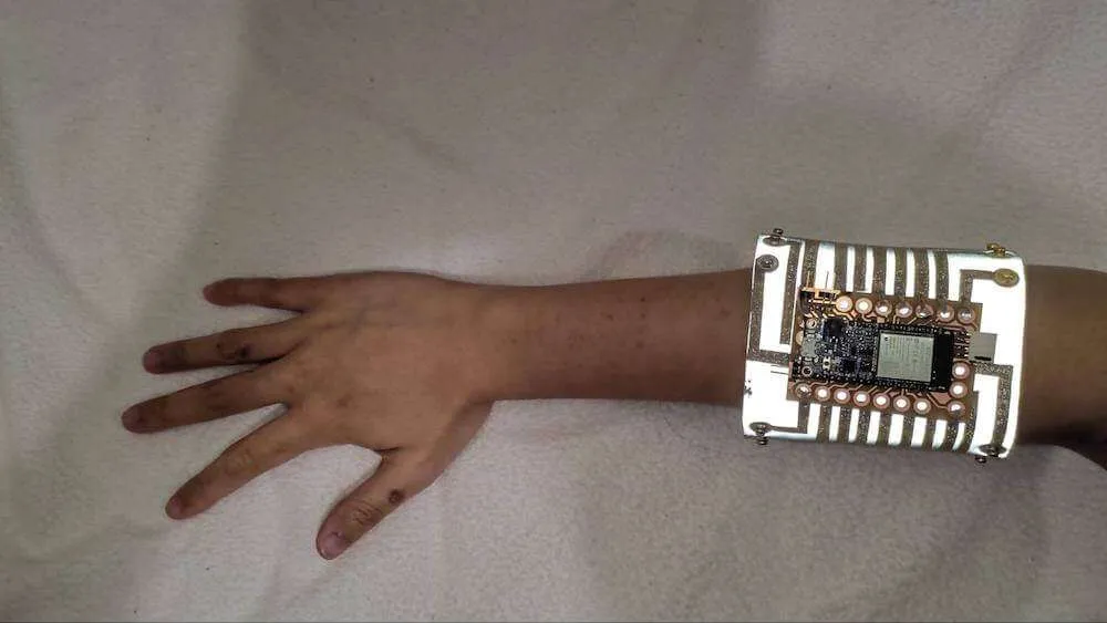 ESP32 sender bracelet